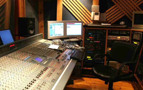 Understanding Professional Recording Studios: The Foundation for Using DAW Software