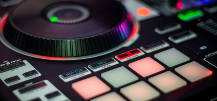 Phrase Mixing: Elevate Your DJ Sets with Smooth Transitions